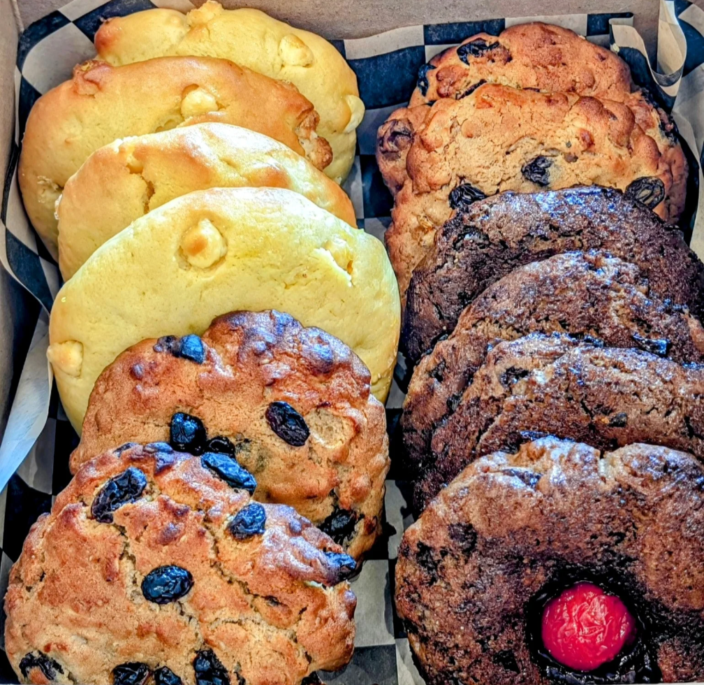 •Fruity Delights Gift Box